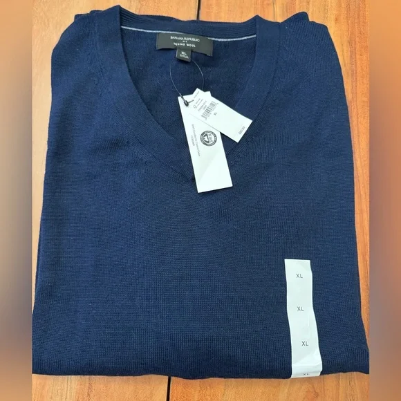 Banana Republic Men's Deep Blue V-Neck Sweater MERINO WOOL Size XL NWT - Picture 4 of 6